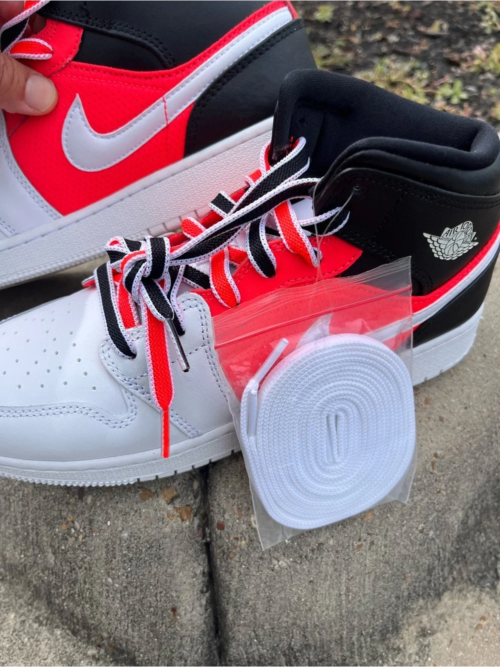 Nike Air Jordan 1 mid GS blk/infared in White,fb4417-016